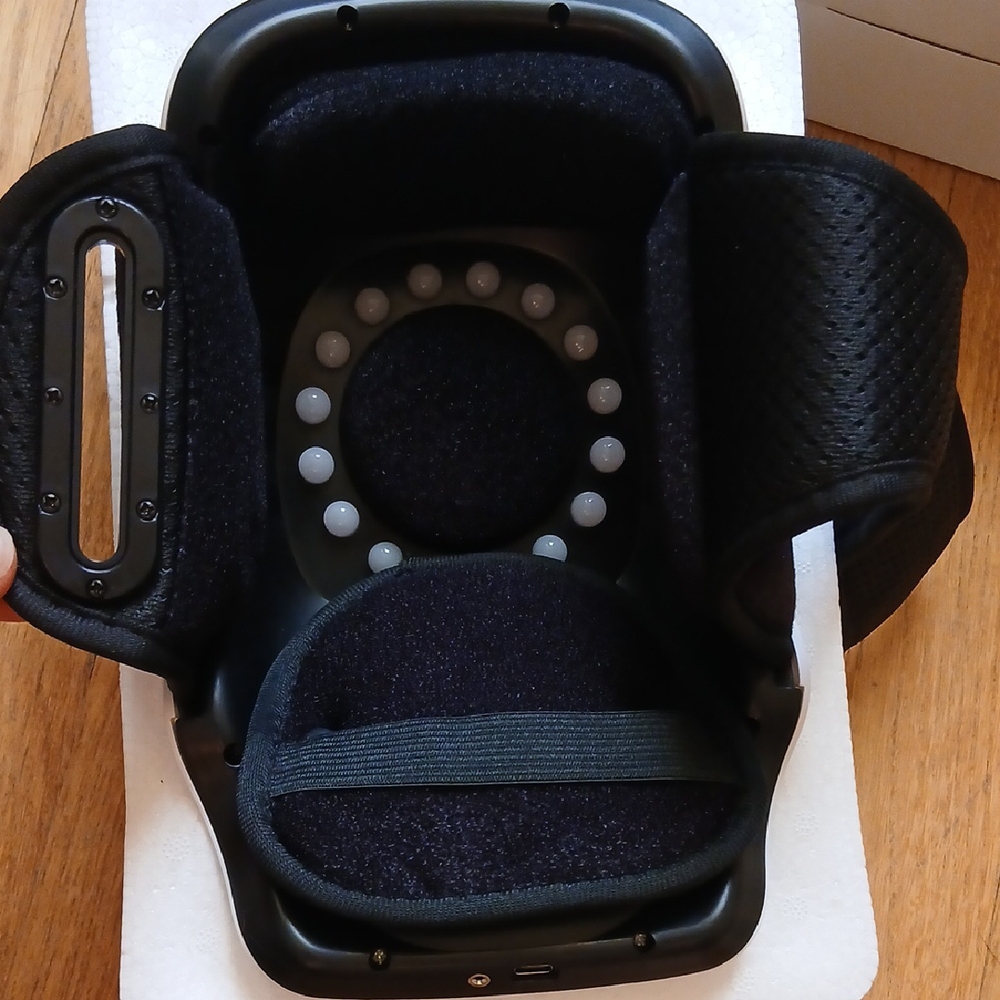 Compact Knee Massager in White - Picture 8 of 11